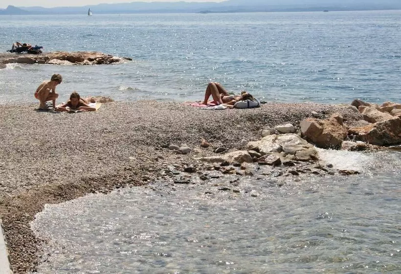 ホテル Albergo Del Garda
