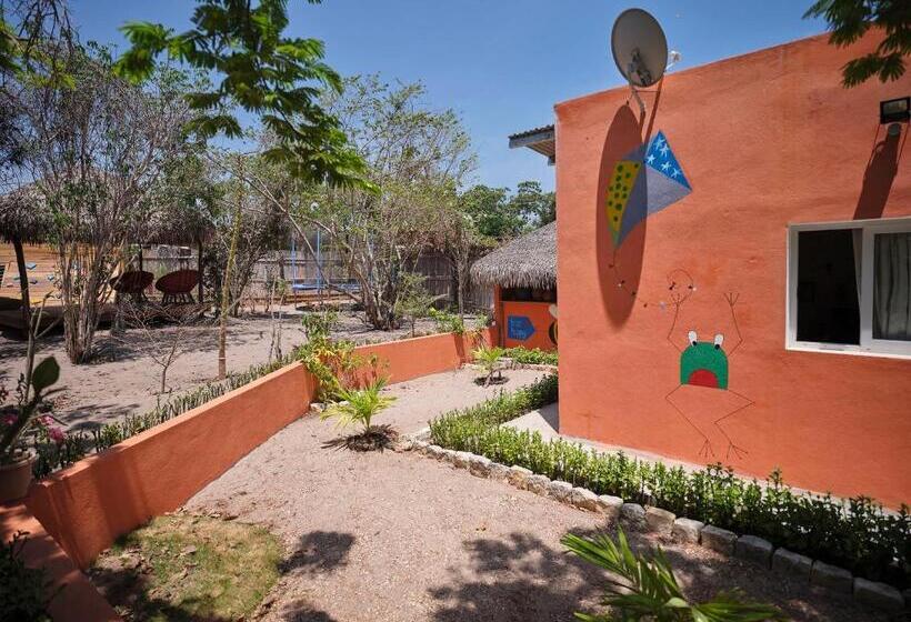 هتل Antsanitia Resort