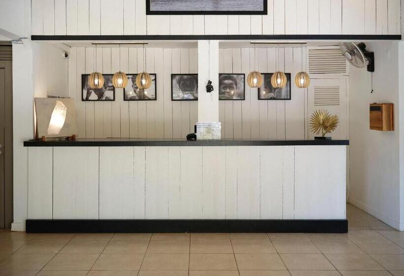 هتل Antsanitia Resort