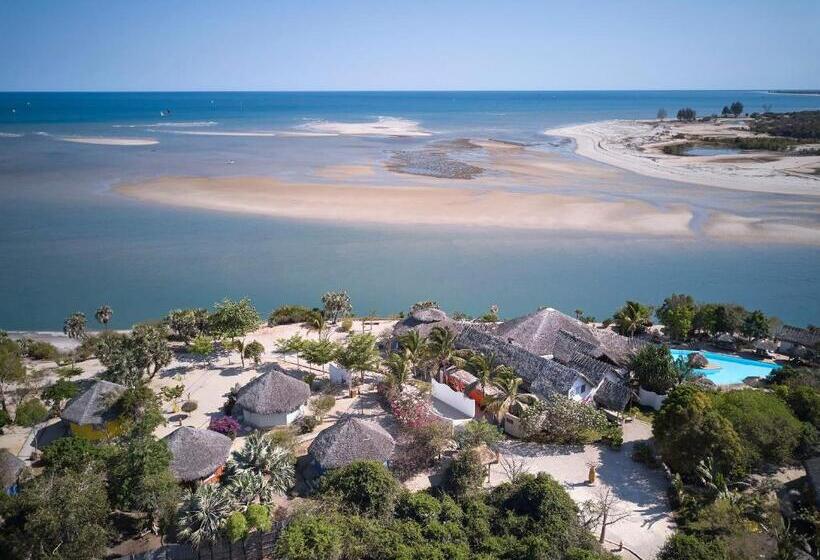 هتل Antsanitia Resort