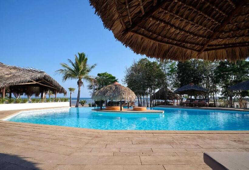 هتل Antsanitia Resort