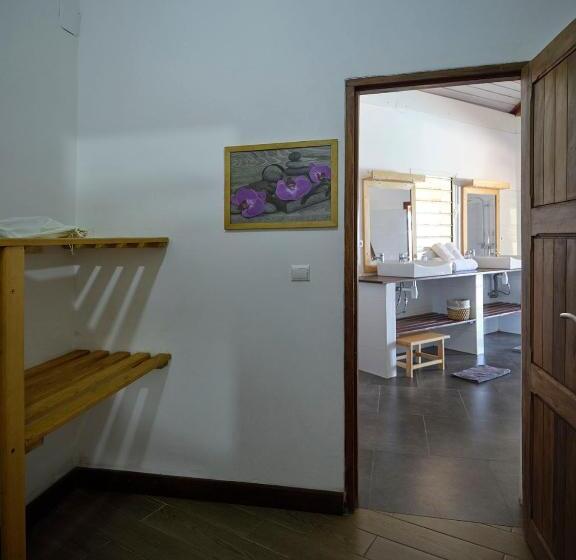 هتل Antsanitia Resort