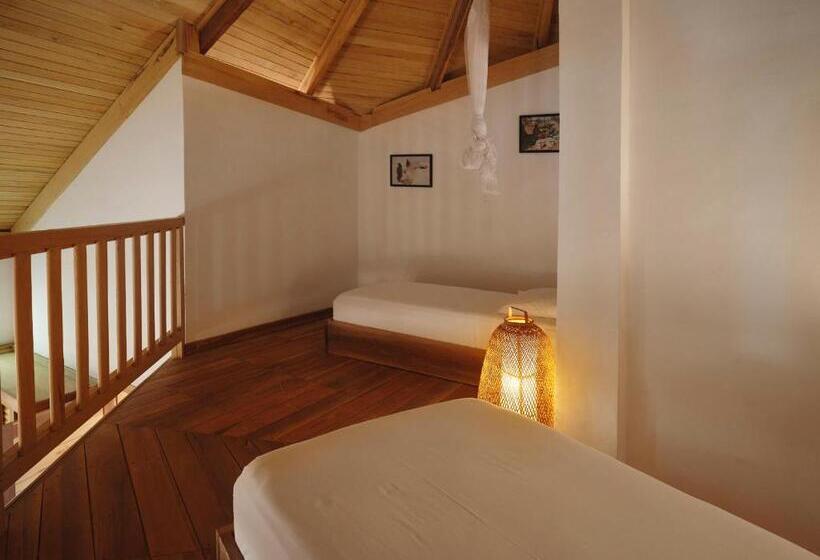 هتل Antsanitia Resort