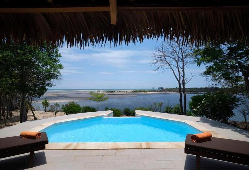 هتل Antsanitia Resort