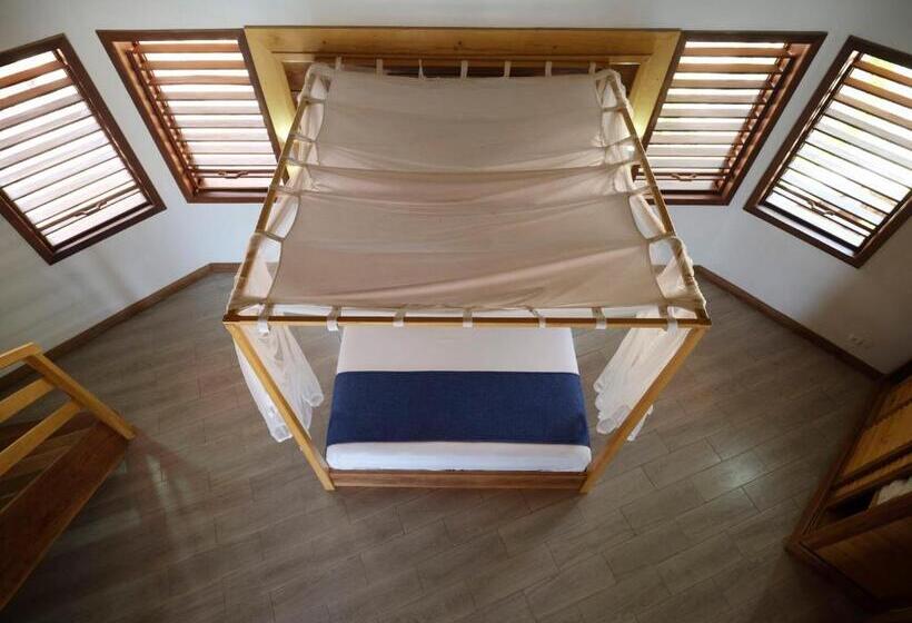 هتل Antsanitia Resort