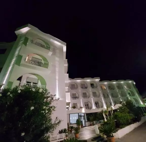Hotelli Ristorante La Scogliera