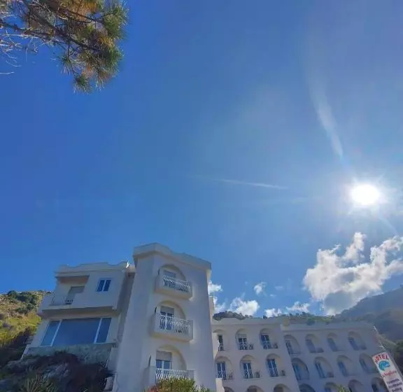Hotelli Ristorante La Scogliera