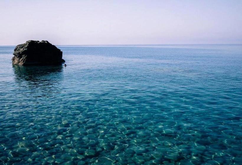 هتل Ristorante La Scogliera