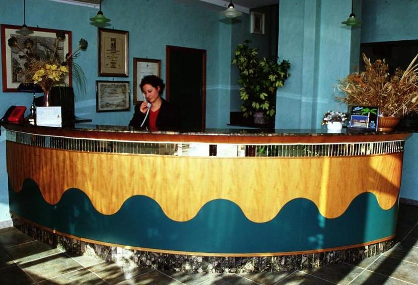 هتل Ristorante La Scogliera