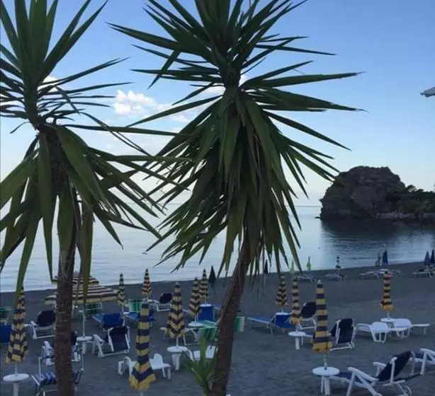 Hotelli Ristorante La Scogliera
