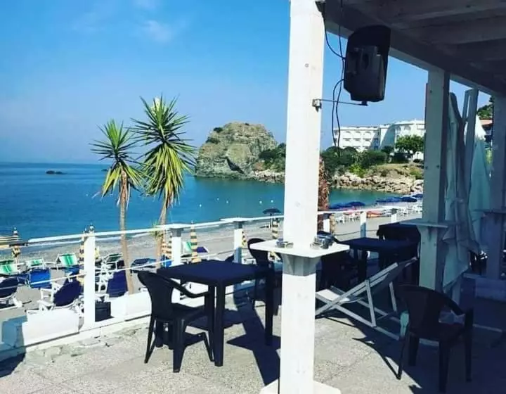 Hotelli Ristorante La Scogliera