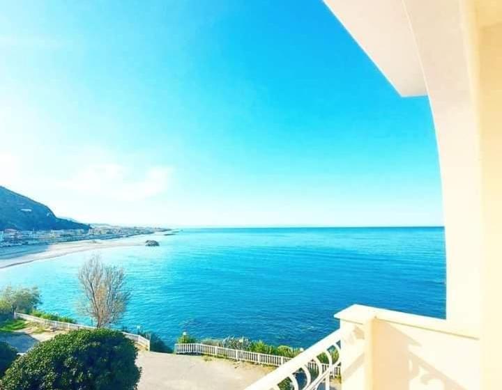 هتل Ristorante La Scogliera