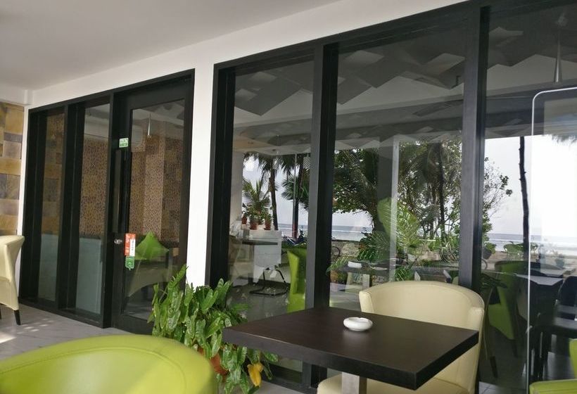 هتل Simry Beachside Maldives