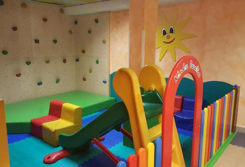 Отель Sole Family