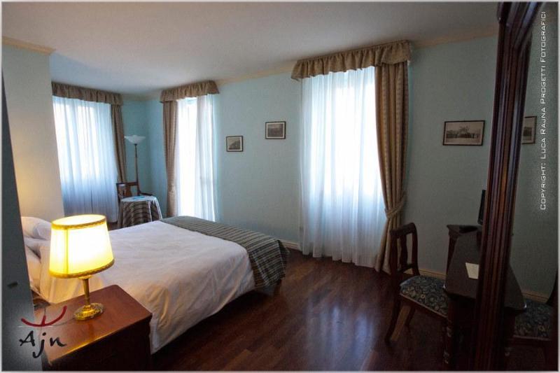 ホテル Taverna Bleu