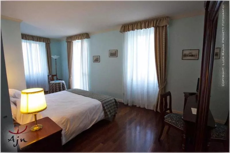 Hotel Taverna Bleu
