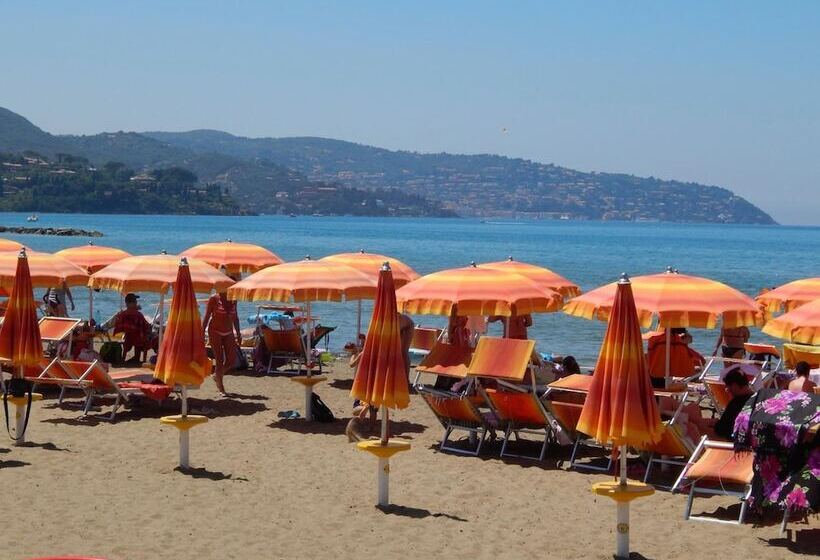 호텔 Villa Smeraldo