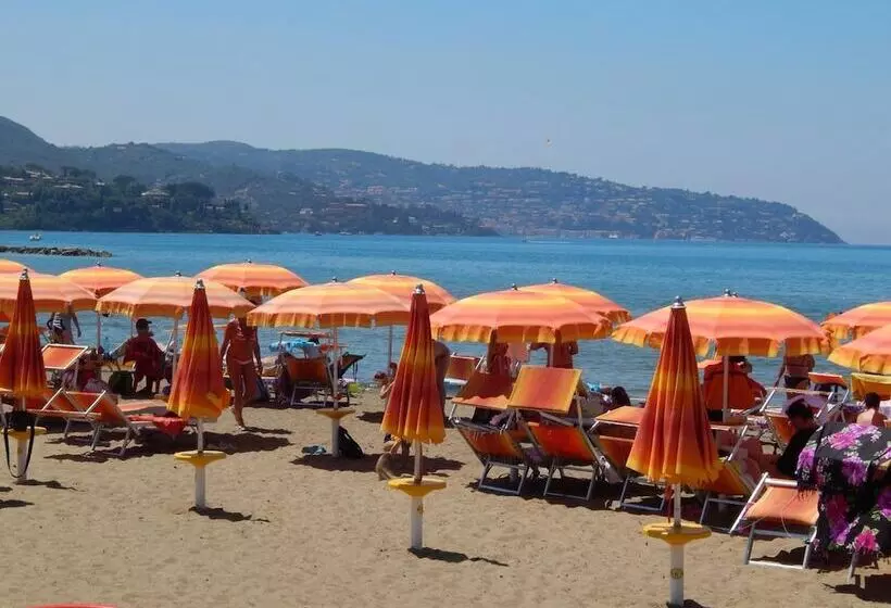 هتل Villa Smeraldo