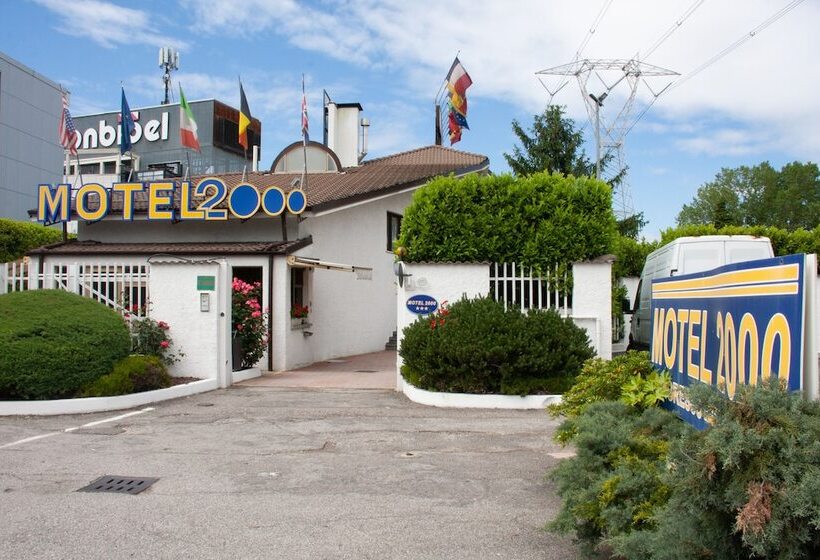 Motel 2000
