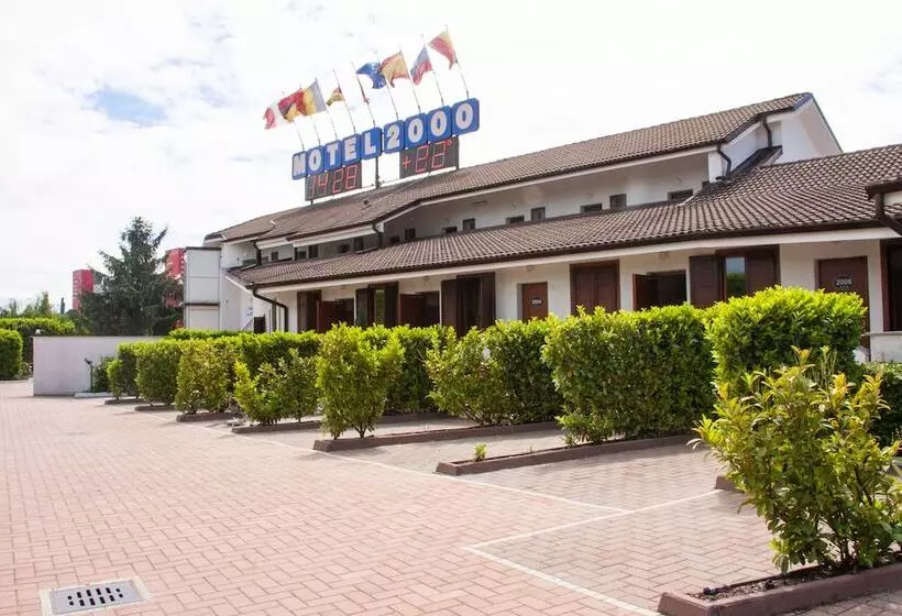 Motel 2000
