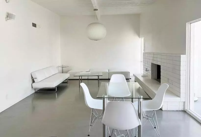 تختخواب و صبحانه Super Cute Room In Architectural Home