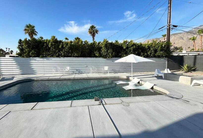 ベッドアンドブレックファースト Super Cute Room In Architectural Home