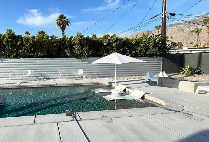 ベッドアンドブレックファースト Super Cute Room In Architectural Home