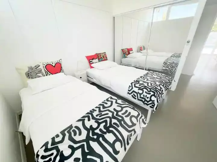 تختخواب و صبحانه Super Cute Room In Architectural Home