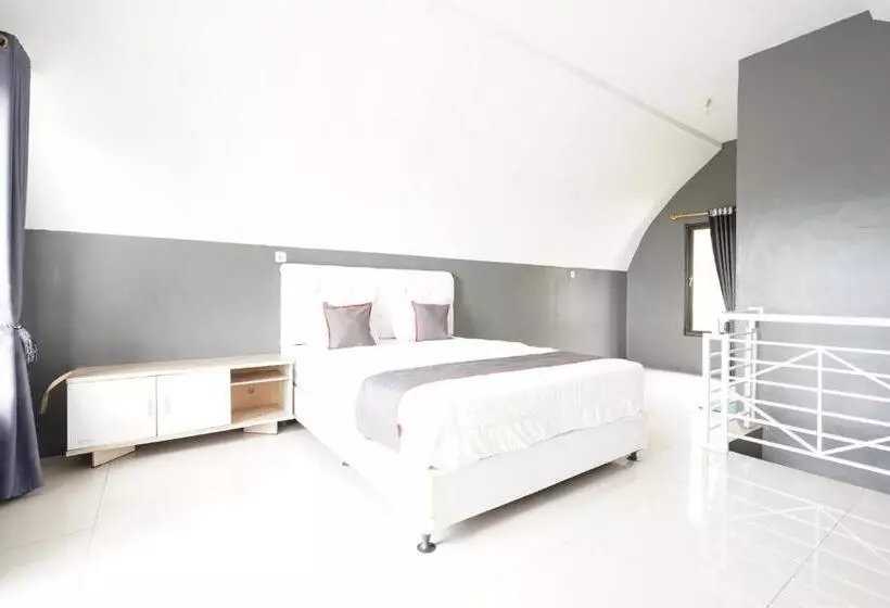 Hotelli Collection O 93732 Villa Opung