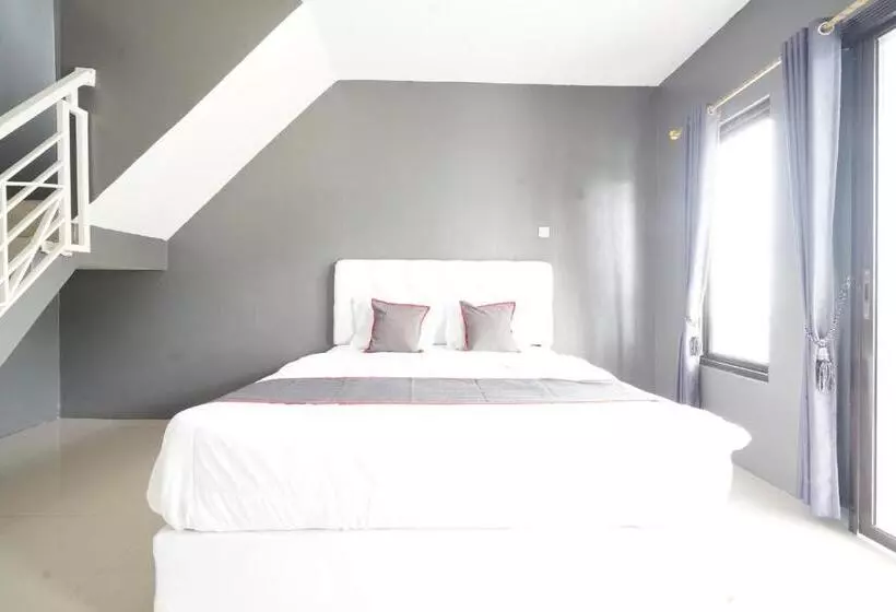 Hotelli Collection O 93732 Villa Opung