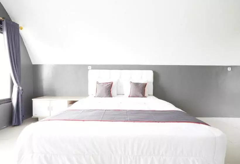 Hotelli Collection O 93732 Villa Opung