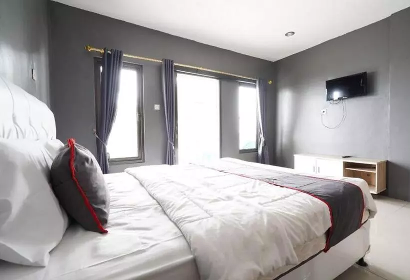 Hotelli Collection O 93732 Villa Opung