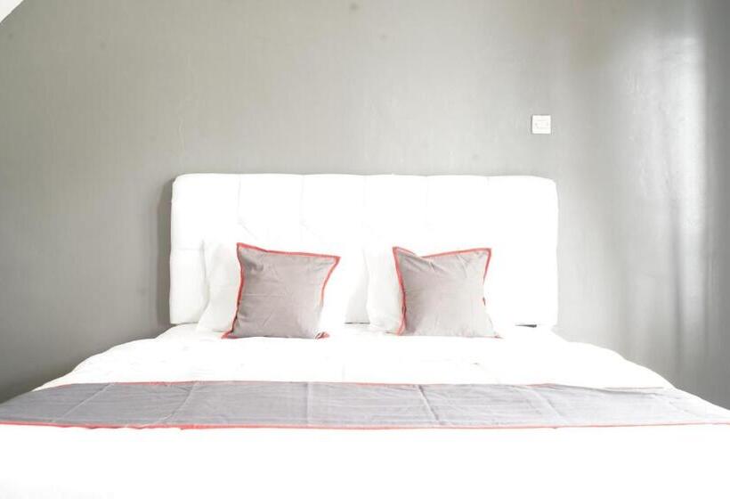 Hotel Collection O 93732 Villa Opung