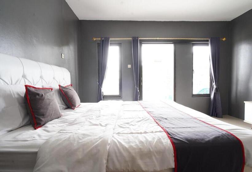 Hotel Collection O 93732 Villa Opung