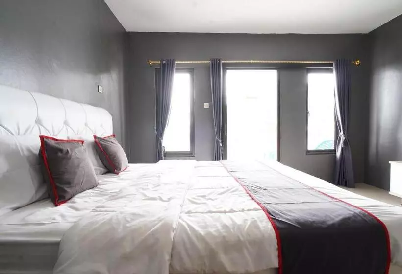 Hotelli Collection O 93732 Villa Opung