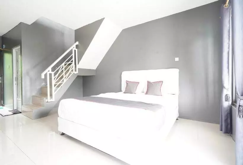 Hotelli Collection O 93732 Villa Opung