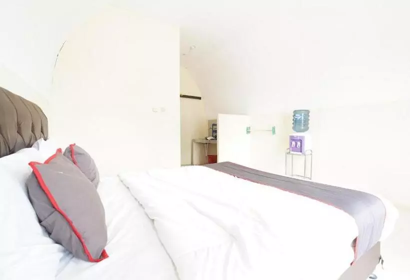 Hotelli Collection O 93732 Villa Opung