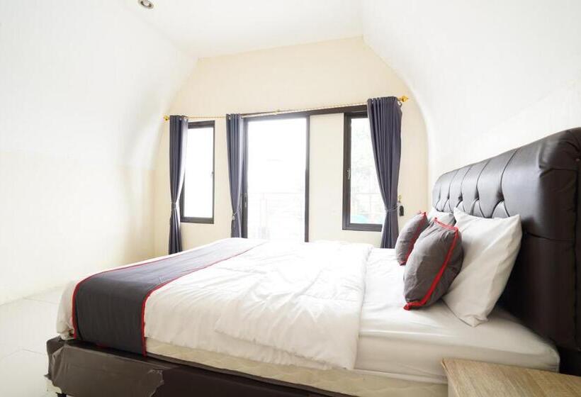 Hotel Collection O 93732 Villa Opung