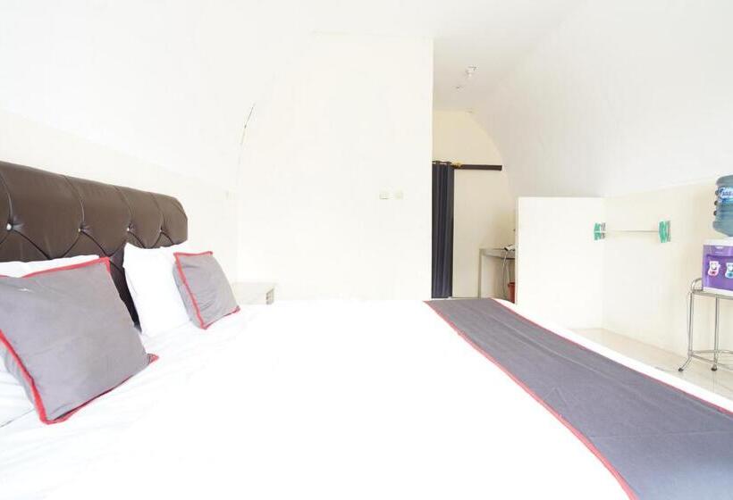 Hotel Collection O 93732 Villa Opung