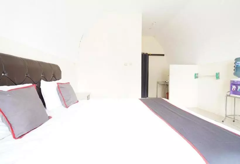 Hotelli Collection O 93732 Villa Opung