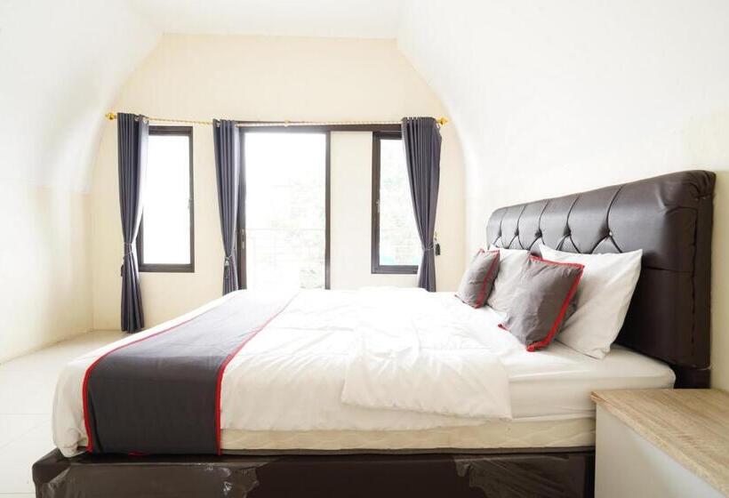 Hotel Collection O 93732 Villa Opung