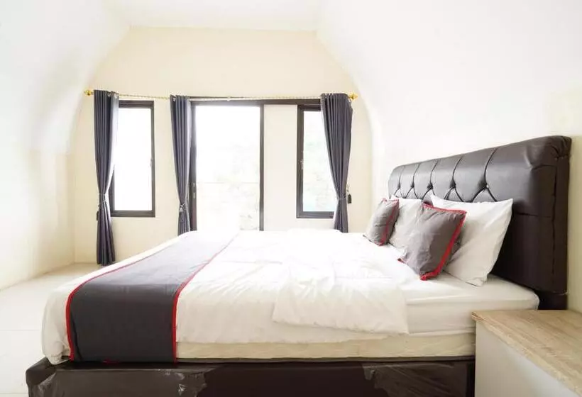 Hotelli Collection O 93732 Villa Opung