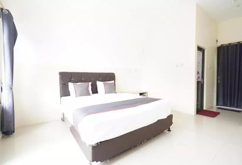 Hotelli Collection O 93732 Villa Opung