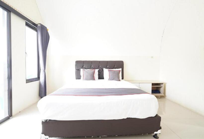 Hotel Collection O 93732 Villa Opung