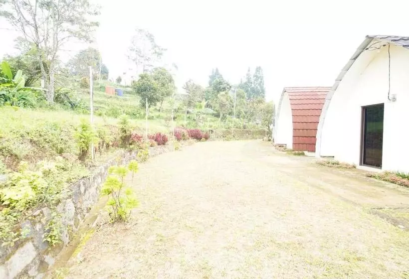 Hotelli Collection O 93732 Villa Opung