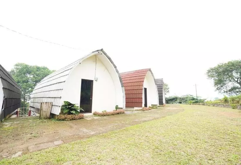 Hotelli Collection O 93732 Villa Opung