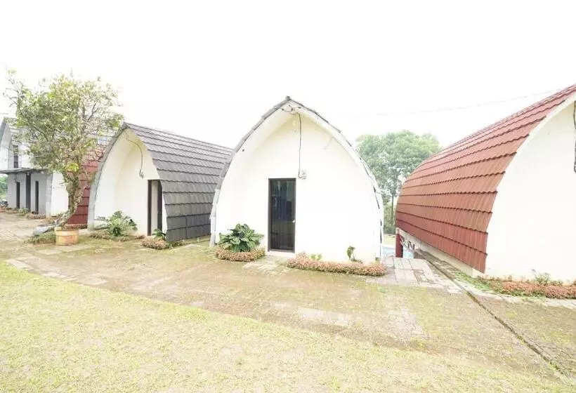 Hotelli Collection O 93732 Villa Opung