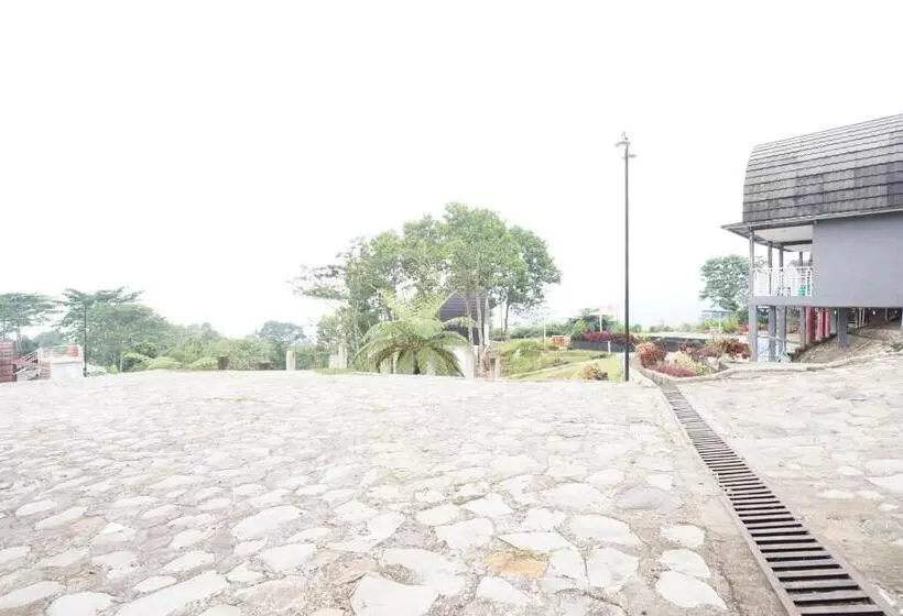 Hotelli Collection O 93732 Villa Opung