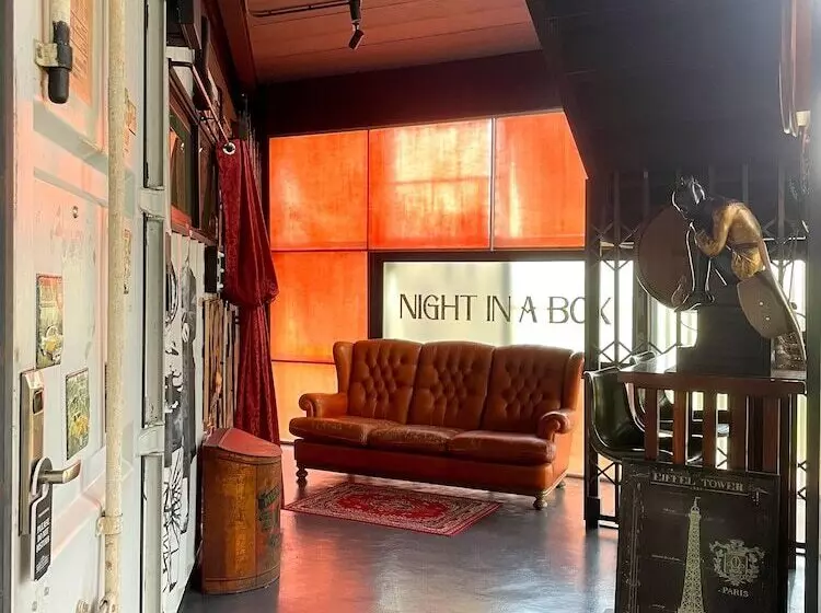 Hotelli Nights In A Box