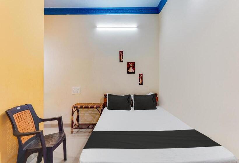 בית מלון כפרי Oyo Raghul Residency